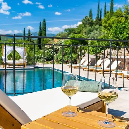 Perfect For Relaxation Located Near The Legendary Of Dubrovnik Molunat