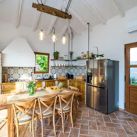Villa Perfect For Relaxation Located Near The Legendary Of Dubrovnik Molunat